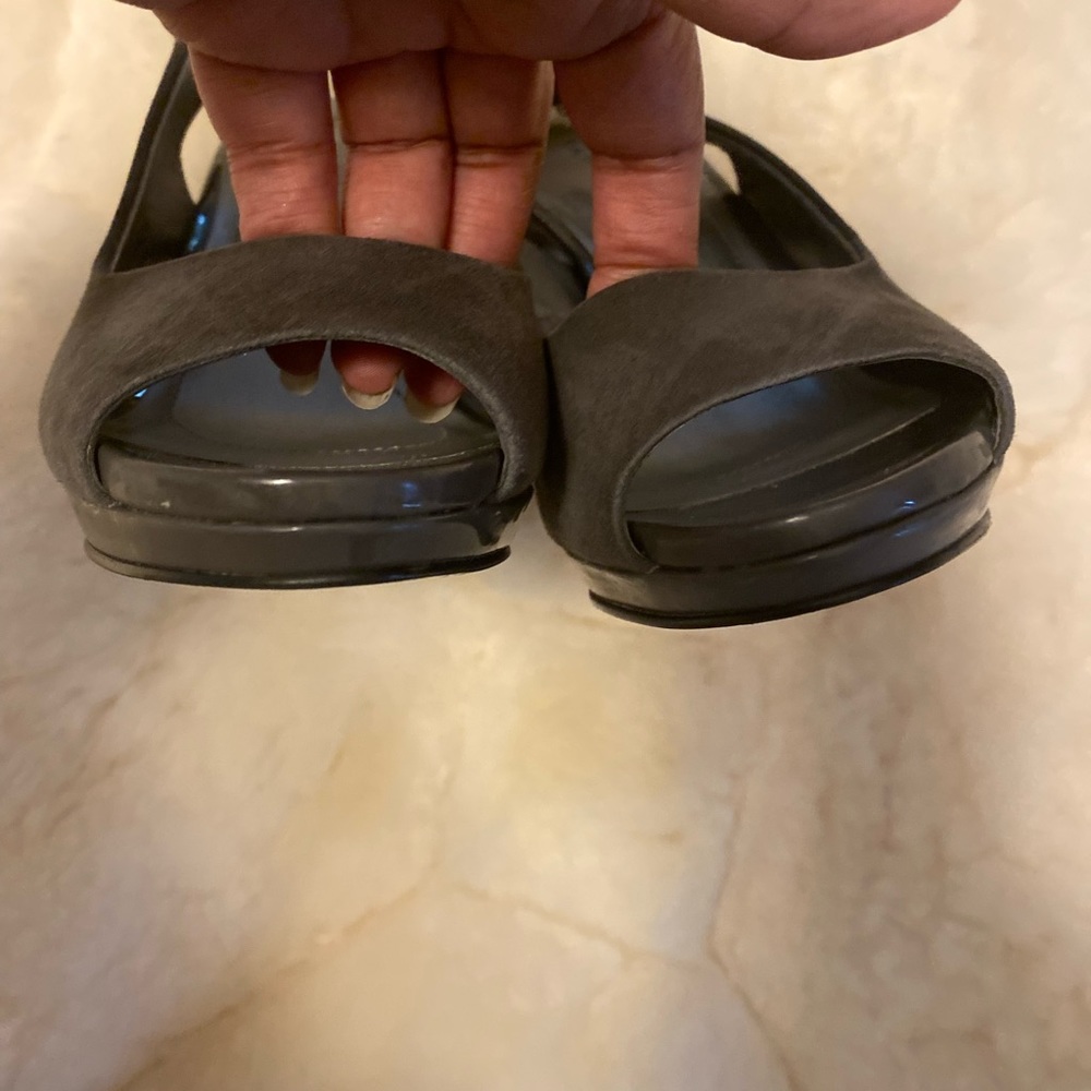 TAHARI Si Senor Elephant Grey Slingback Pumps - Picture 12 of 12